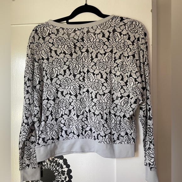 American Rag Cie light grey & black mesh knit floral crewneck sweater, size xs - Picture 5 of 6